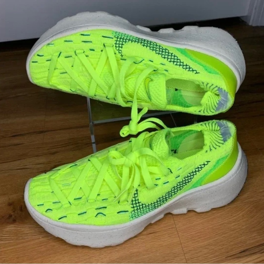Nike Space Hippie 04 Volt Electric Light Lemon Twist Women's Size 6 DA2725-700